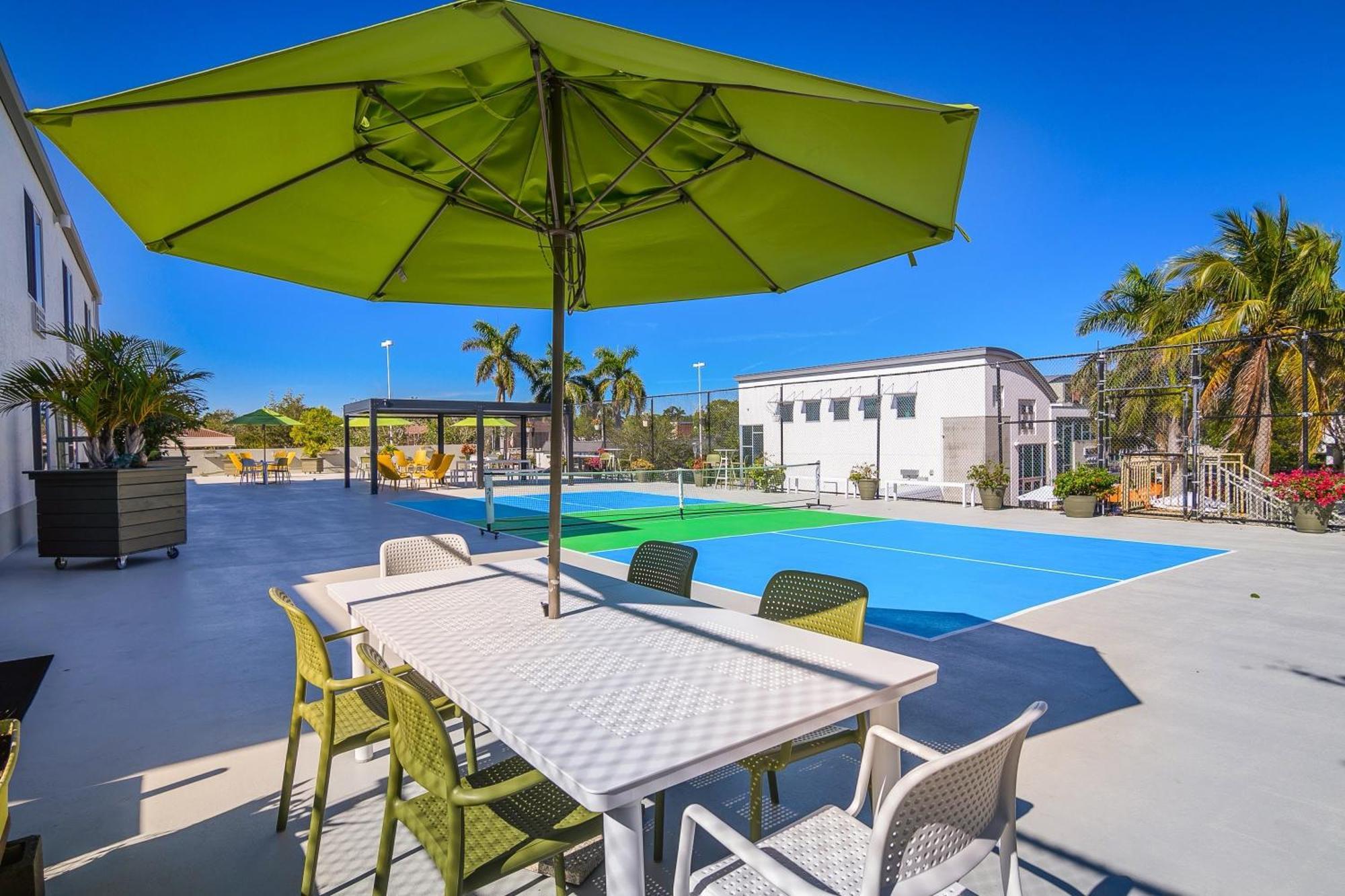 Naples Park Central Hotel 외부 사진