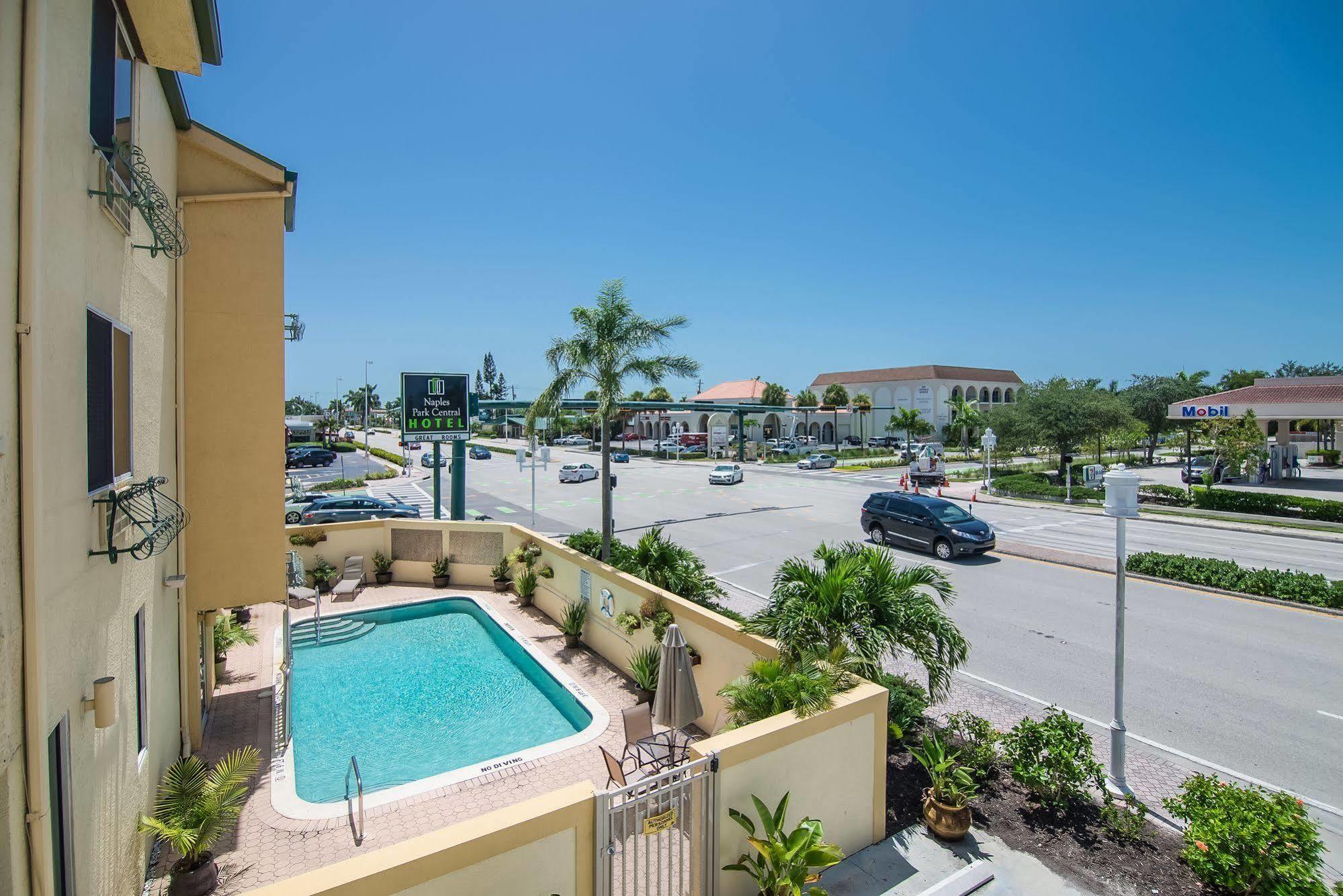 Naples Park Central Hotel 외부 사진